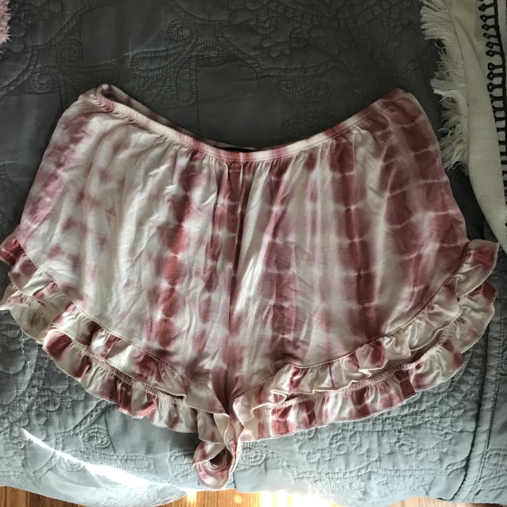 Ruffle hem tie dye print shorts